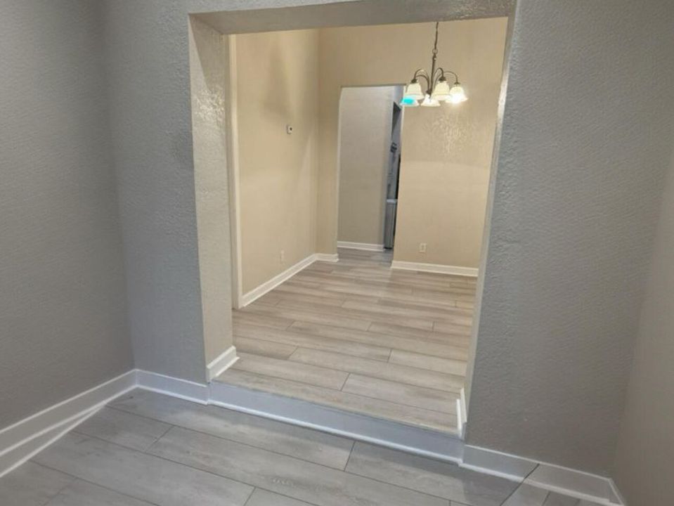 For Rent: $2,400 (3 beds, 2 baths, 961 Square Feet)