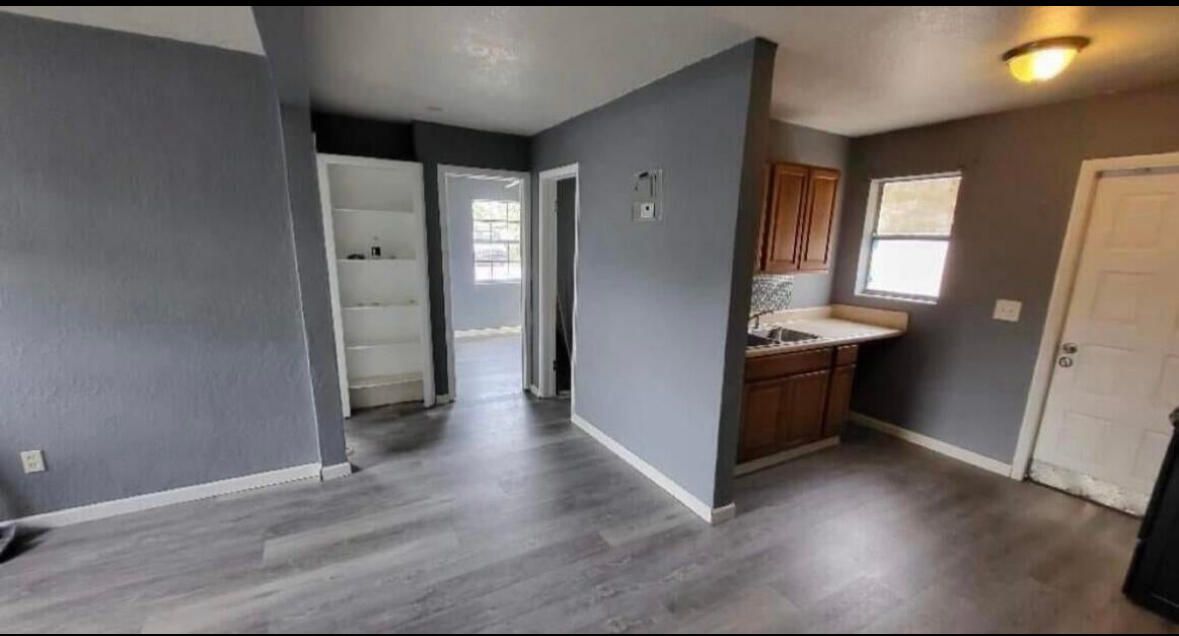 For Rent: $2,000 (2 beds, 1 baths, 700 Square Feet)
