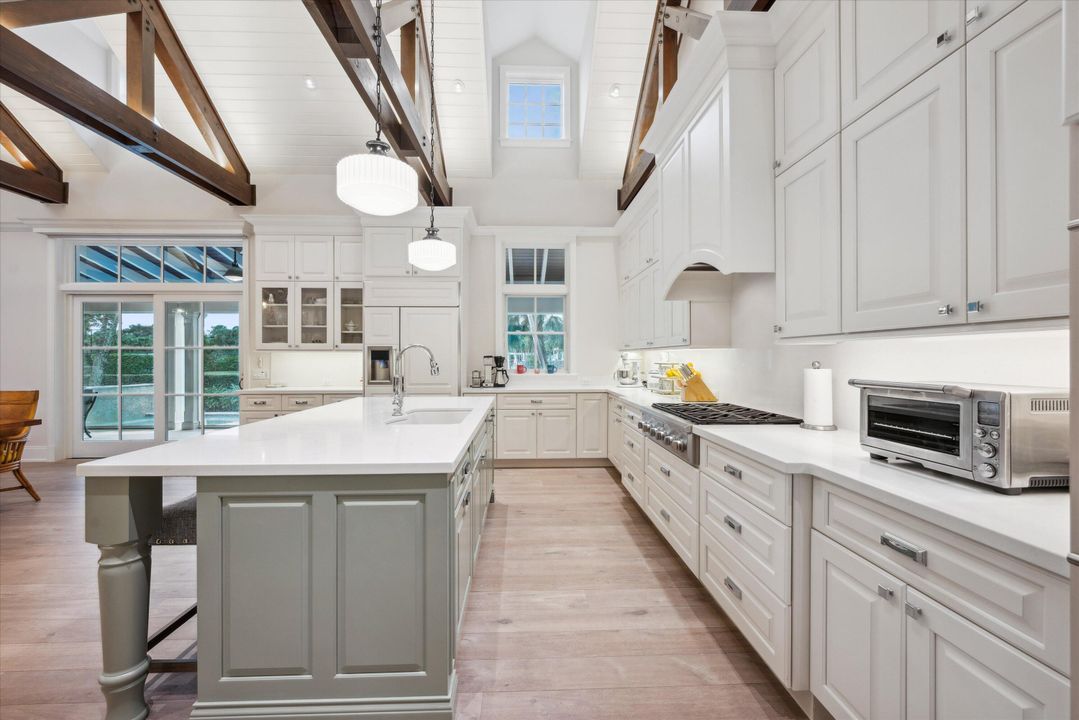 En Venta: $1,950,000 (3 camas, 3 baños, 2589 Pies cuadrados)