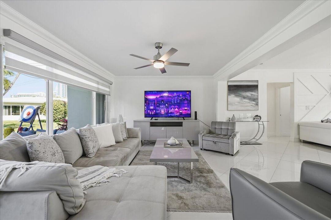 На продажу: $829,000 (2 спален, 2 ванн, 2150 Квадратных фут)