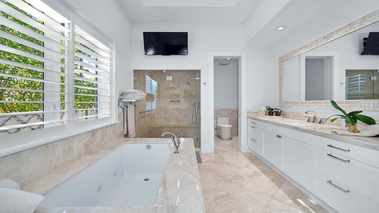 For Sale: $9,950,000 (5 beds, 5 baths, 5499 Square Feet)