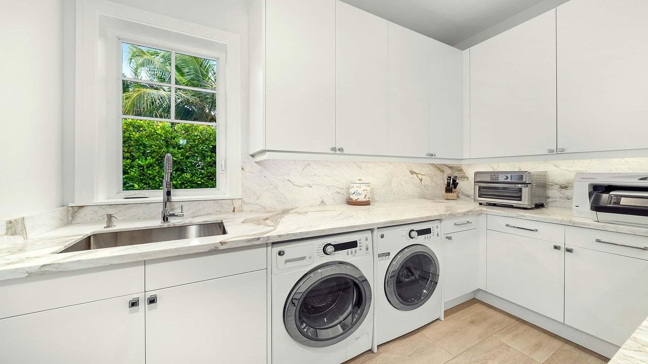 For Sale: $9,950,000 (5 beds, 5 baths, 5499 Square Feet)