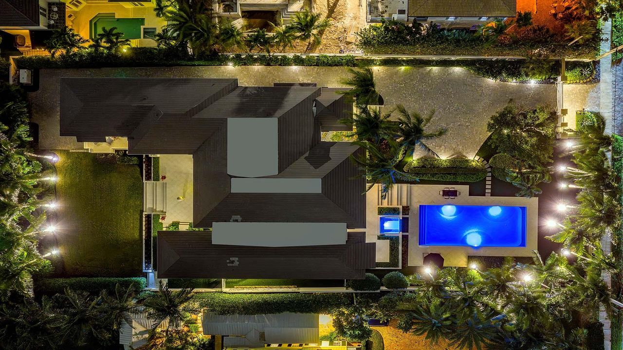 For Sale: $9,950,000 (5 beds, 5 baths, 5499 Square Feet)