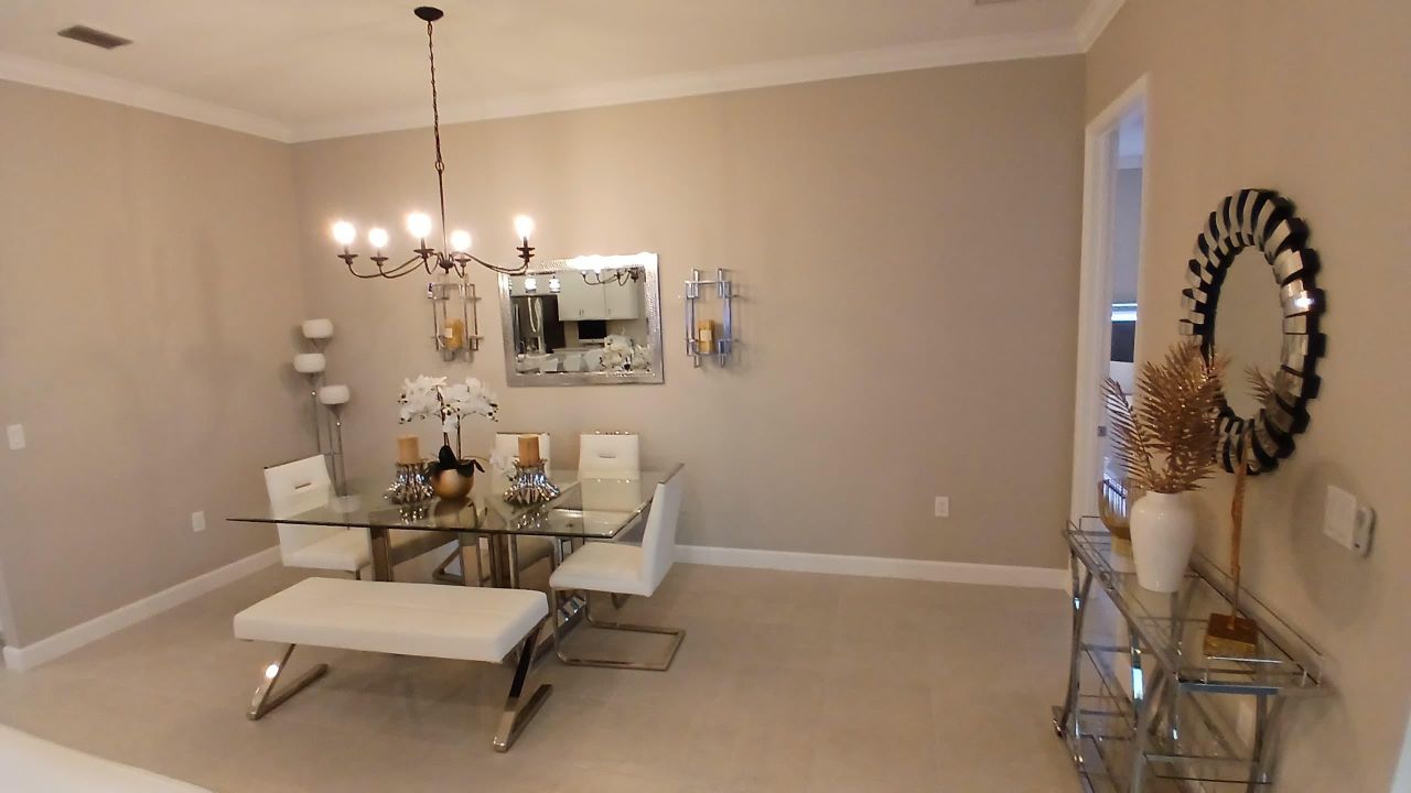 出租: $4,000 (3 贝兹, 3 浴室, 2389 平方英尺)