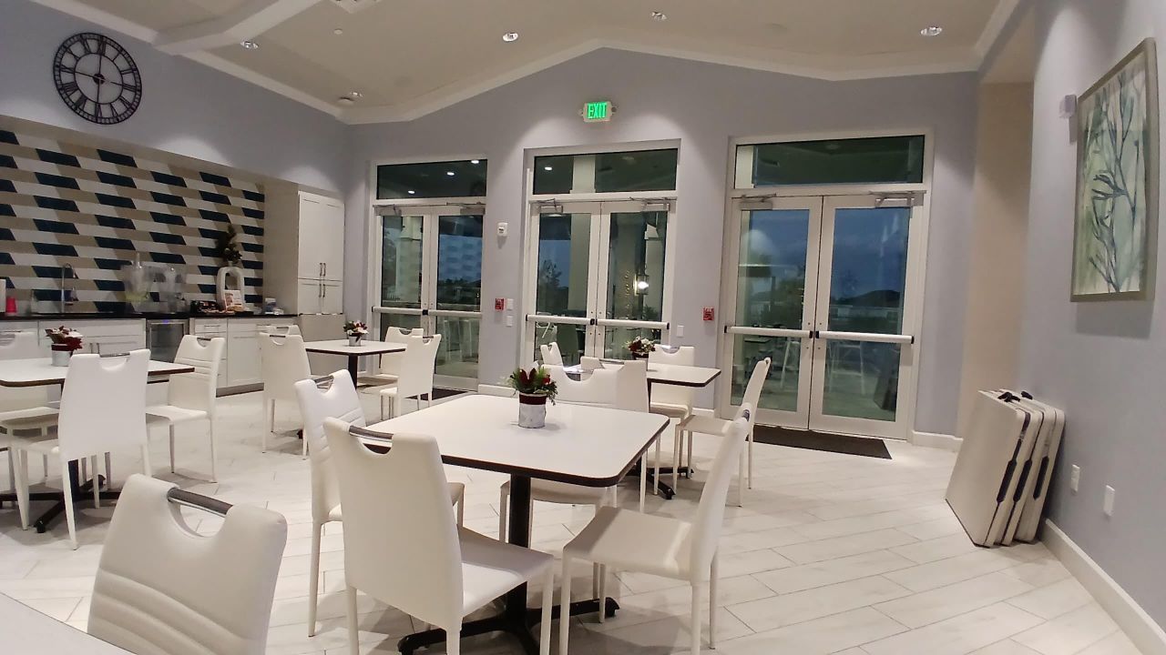 出租: $4,000 (3 贝兹, 3 浴室, 2389 平方英尺)