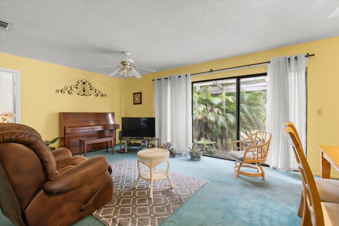 待售: $239,000 (3 贝兹, 2 浴室, 1246 平方英尺)