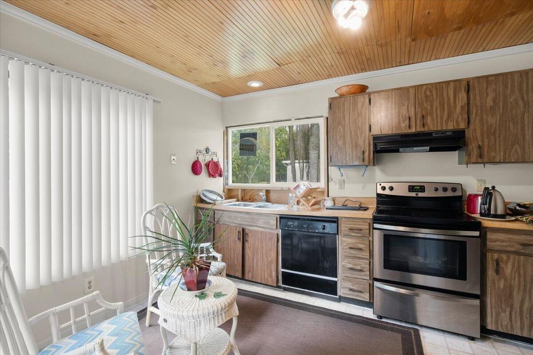 待售: $239,000 (3 贝兹, 2 浴室, 1246 平方英尺)