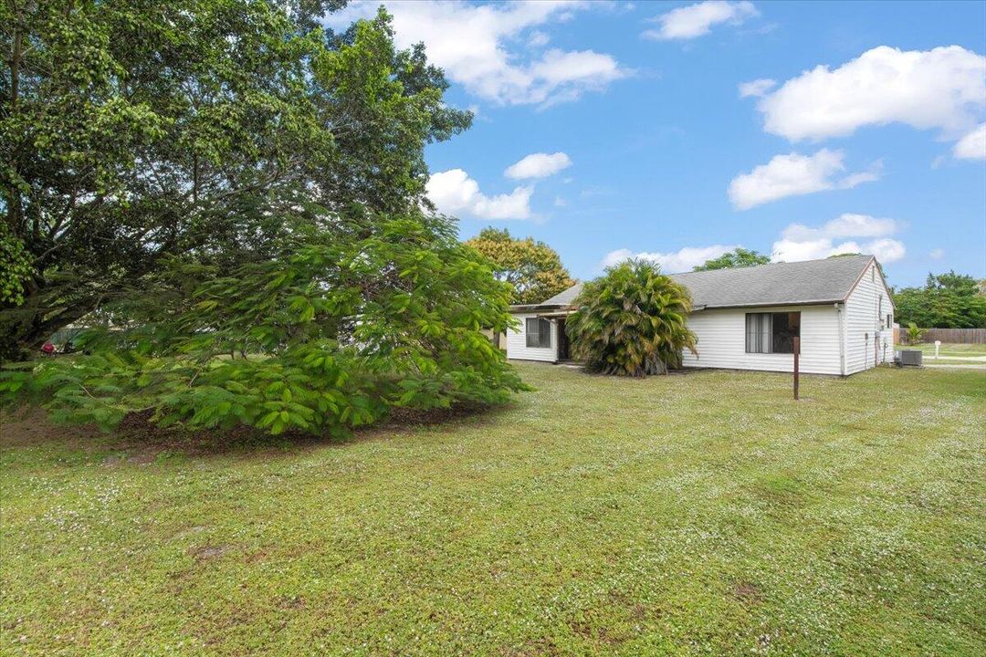 待售: $239,000 (3 贝兹, 2 浴室, 1246 平方英尺)