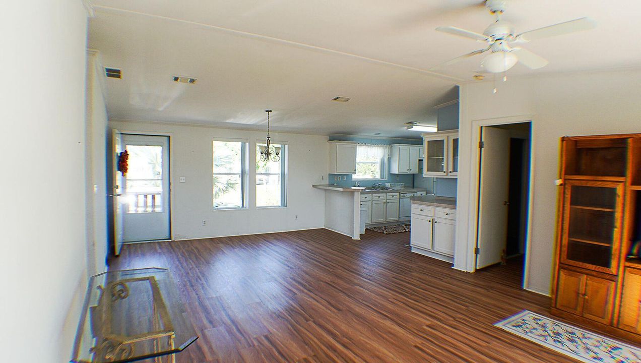 В аренду: $2,500 (3 спален, 2 ванн, 1296 Квадратных фут)