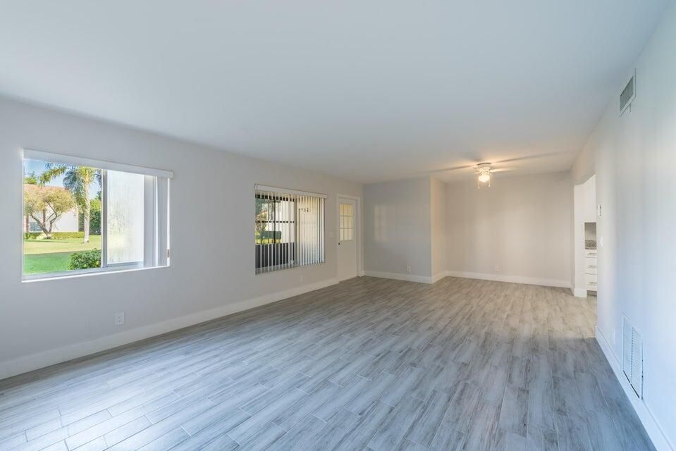 На продажу: $249,900 (2 спален, 2 ванн, 1115 Квадратных фут)