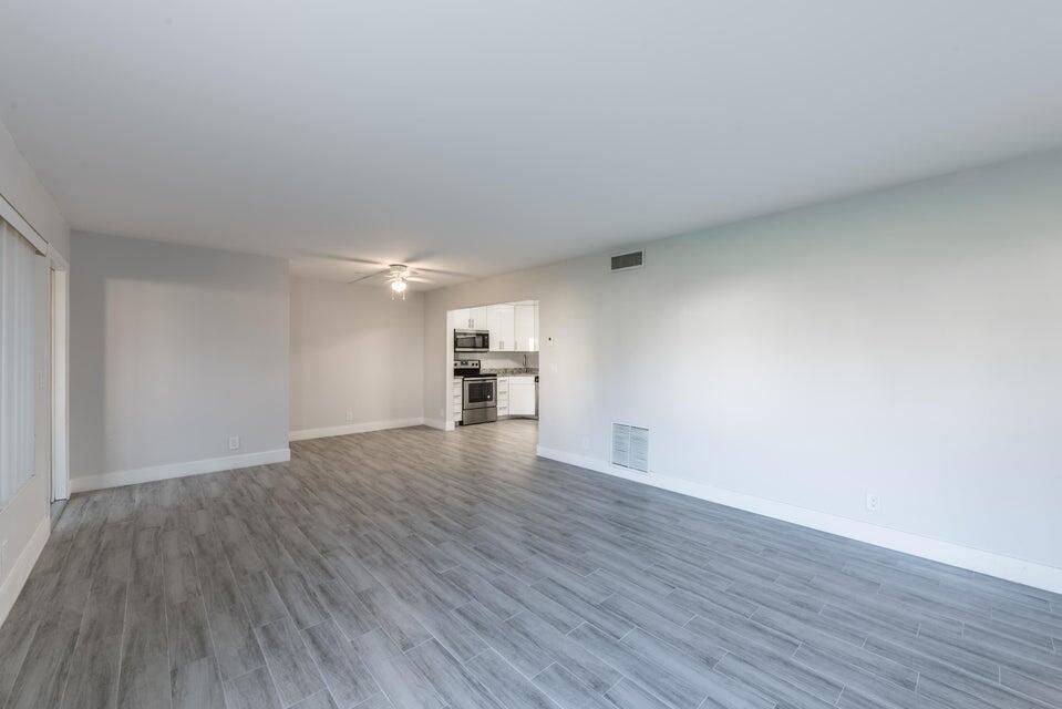 На продажу: $249,900 (2 спален, 2 ванн, 1115 Квадратных фут)