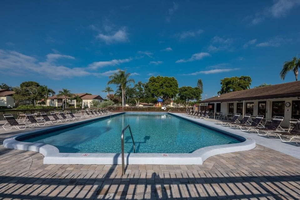 На продажу: $249,900 (2 спален, 2 ванн, 1115 Квадратных фут)