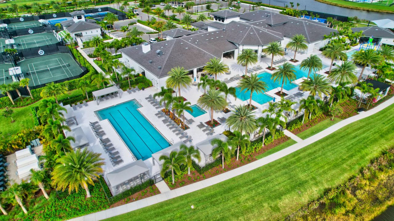 На продажу: $2,450,000 (4 спален, 4 ванн, 4103 Квадратных фут)