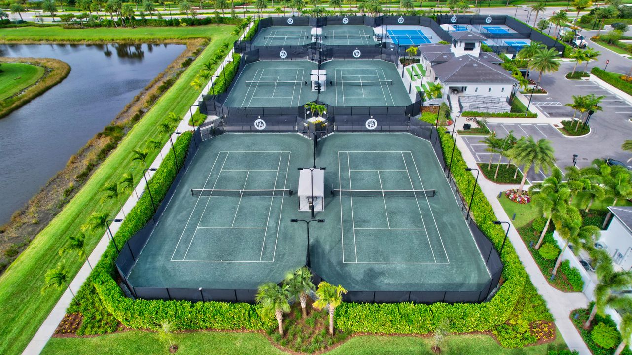 На продажу: $2,450,000 (4 спален, 4 ванн, 4103 Квадратных фут)