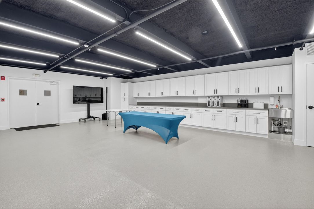 For Sale: $679,000 (2 beds, 2 baths, 1020 Square Feet)