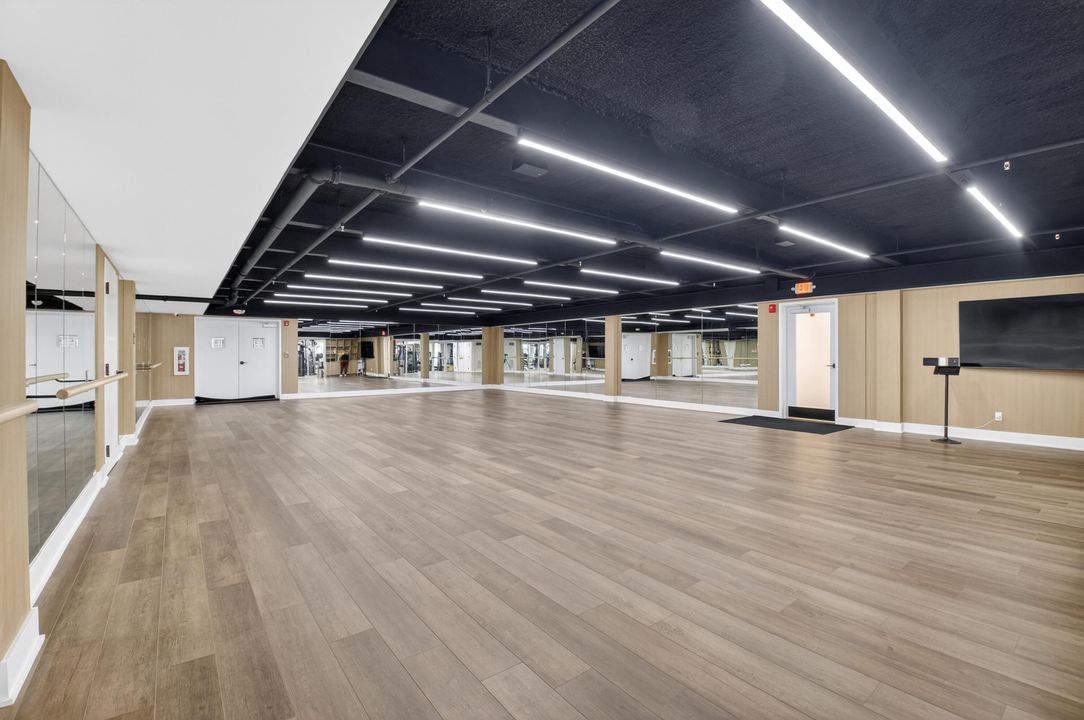 For Sale: $679,000 (2 beds, 2 baths, 1020 Square Feet)