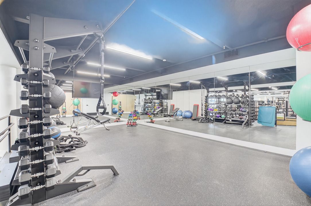 For Sale: $679,000 (2 beds, 2 baths, 1020 Square Feet)