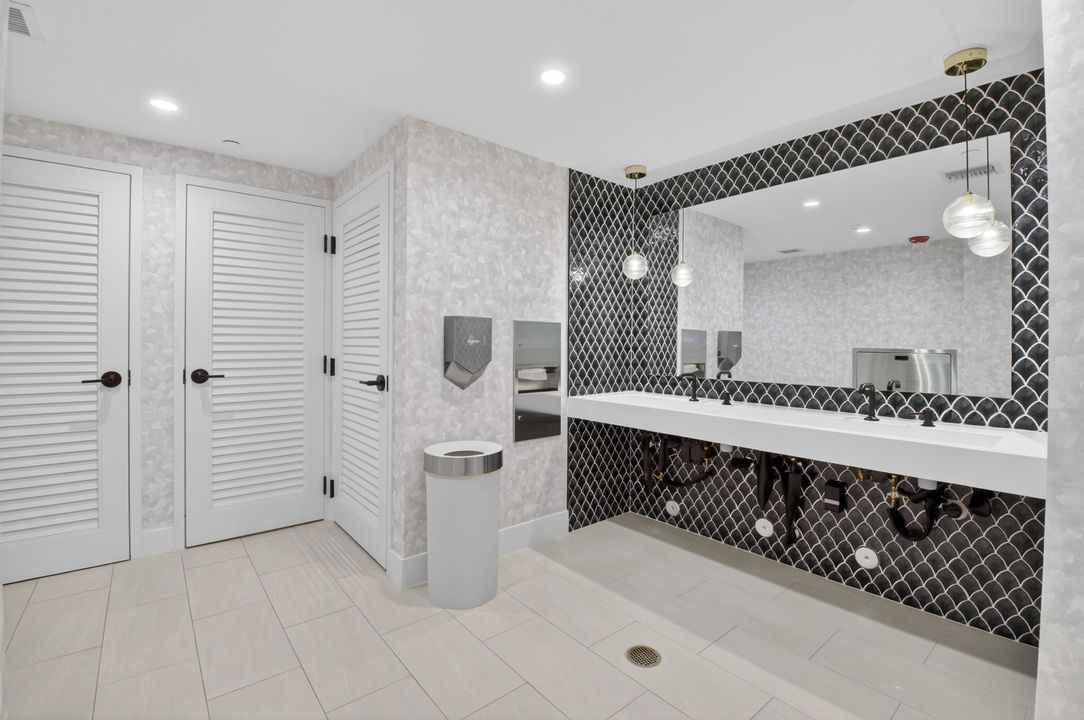 For Sale: $679,000 (2 beds, 2 baths, 1020 Square Feet)