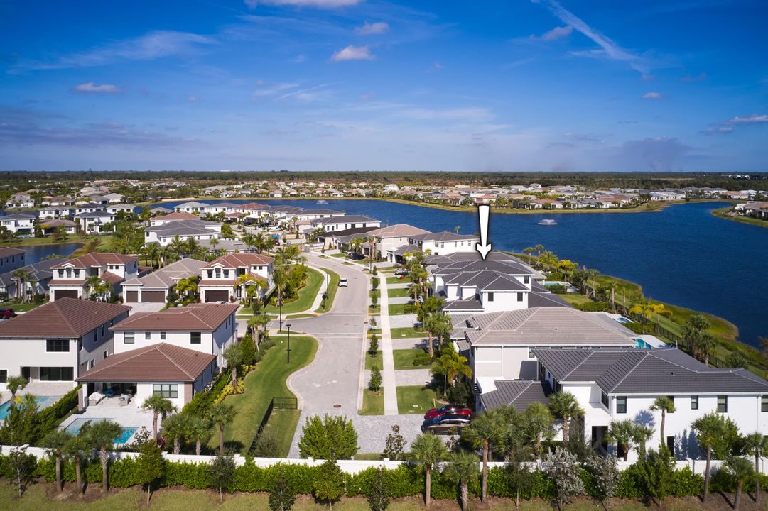 В аренду: $7,000 (5 спален, 6 ванн, 4214 Квадратных фут)