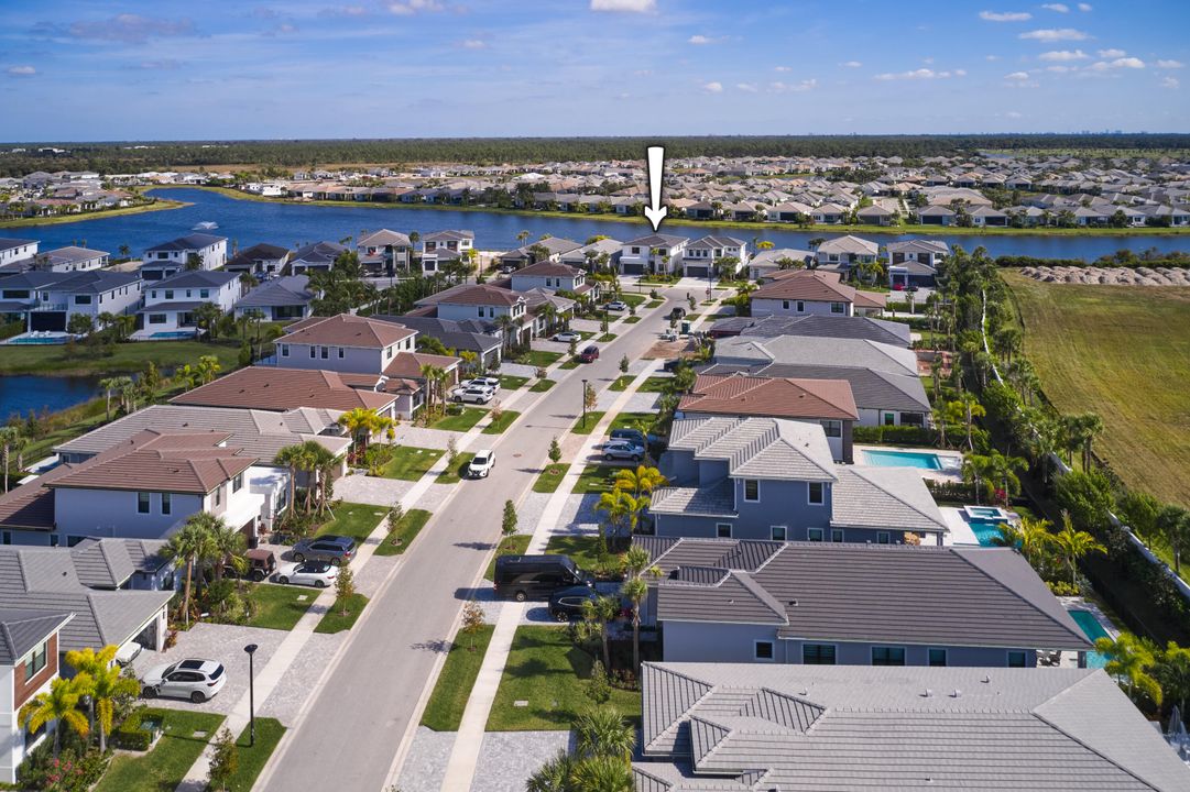 В аренду: $7,000 (5 спален, 6 ванн, 4214 Квадратных фут)