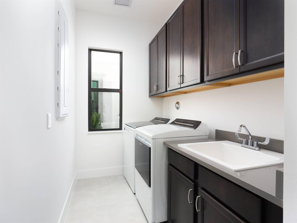 В аренду: $7,000 (5 спален, 6 ванн, 4214 Квадратных фут)