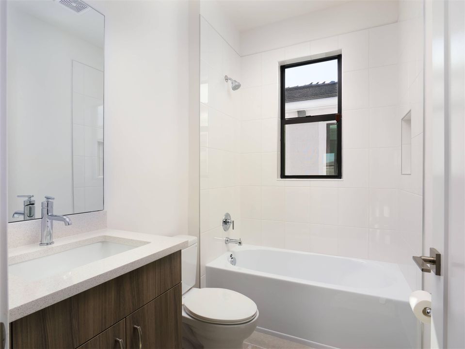 В аренду: $7,000 (5 спален, 6 ванн, 4214 Квадратных фут)