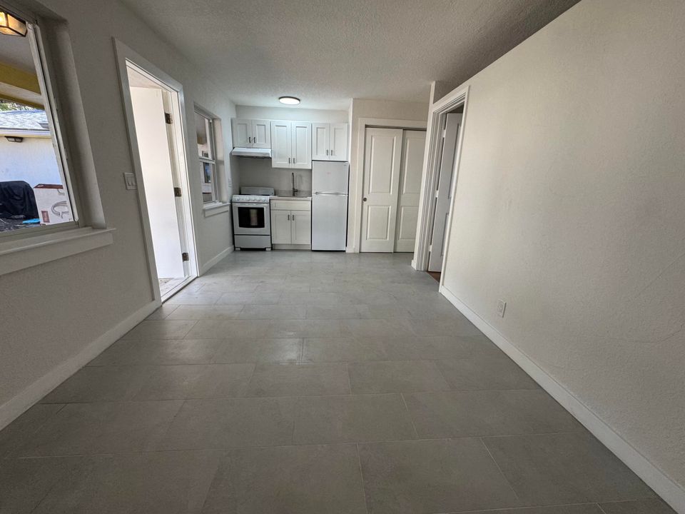 В аренду: $1,800 (1 спален, 1 ванн, 600 Квадратных фут)