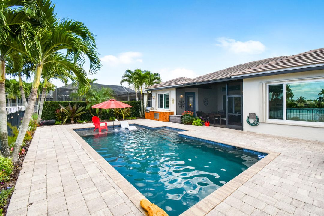 En Venta: $799,000 (3 camas, 2 baños, 2341 Pies cuadrados)