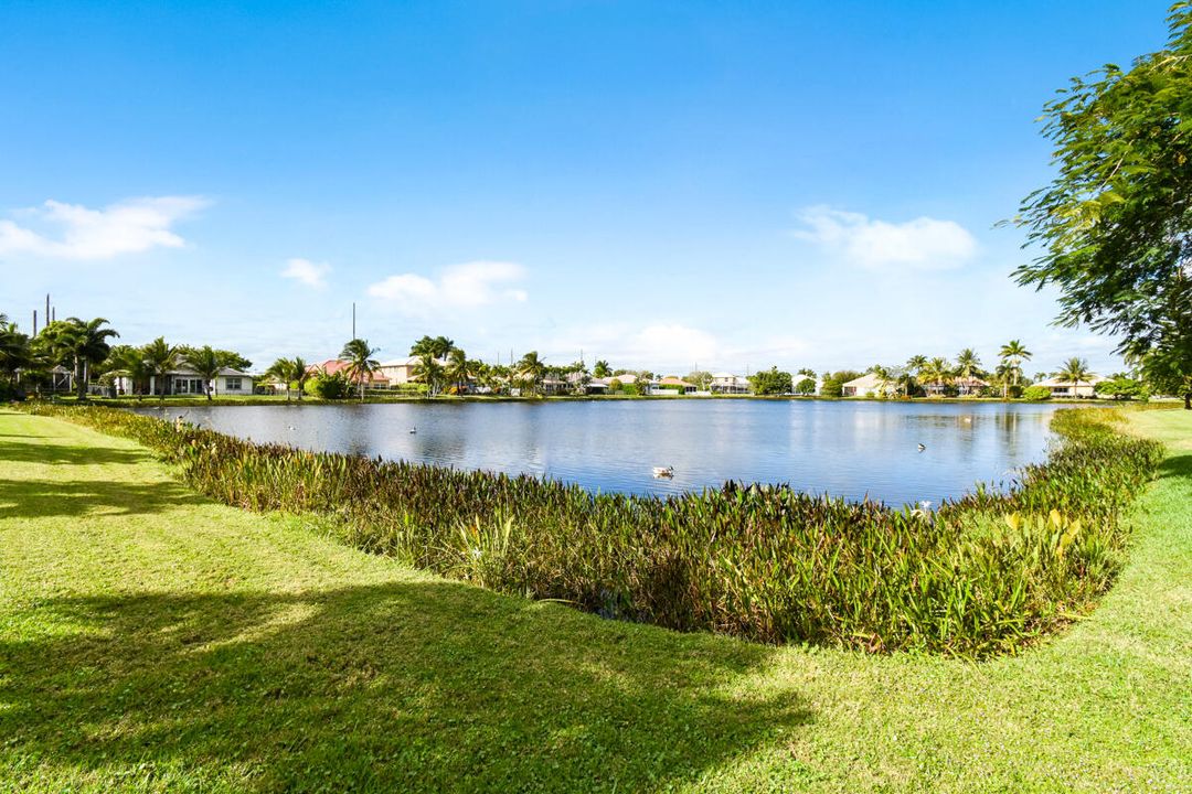 En Venta: $799,000 (3 camas, 2 baños, 2341 Pies cuadrados)