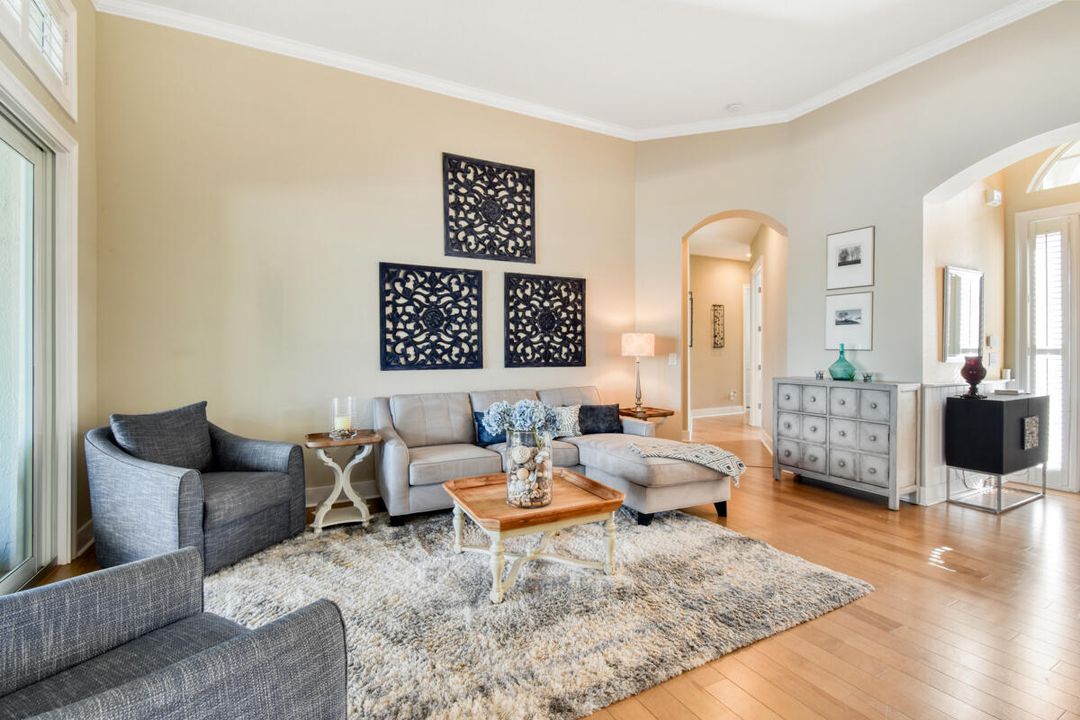 En Venta: $799,000 (3 camas, 2 baños, 2341 Pies cuadrados)