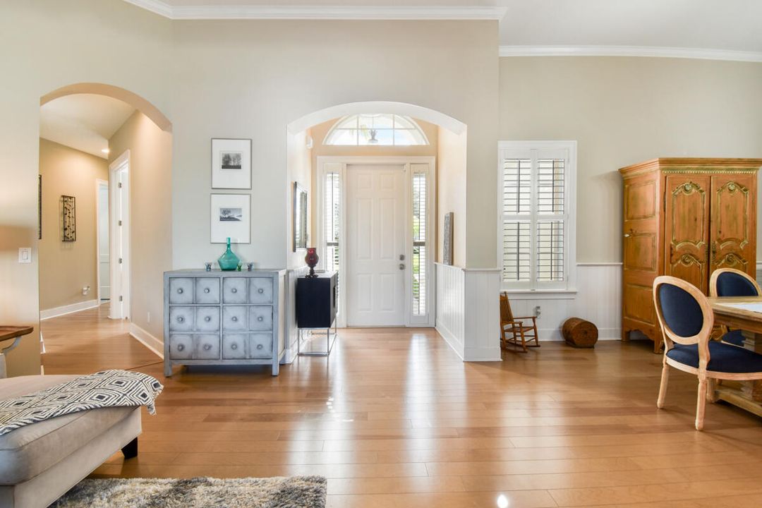 En Venta: $799,000 (3 camas, 2 baños, 2341 Pies cuadrados)