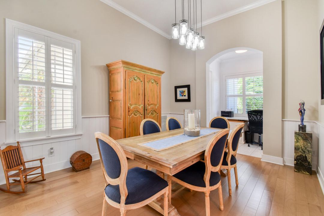 En Venta: $799,000 (3 camas, 2 baños, 2341 Pies cuadrados)