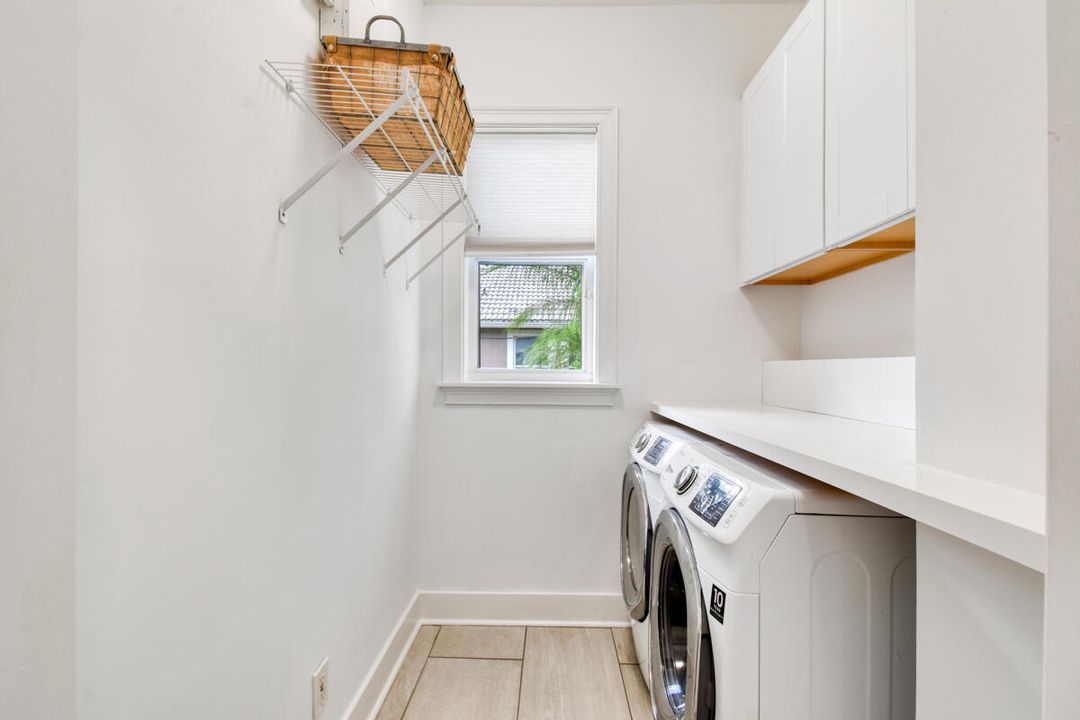 En Venta: $799,000 (3 camas, 2 baños, 2341 Pies cuadrados)