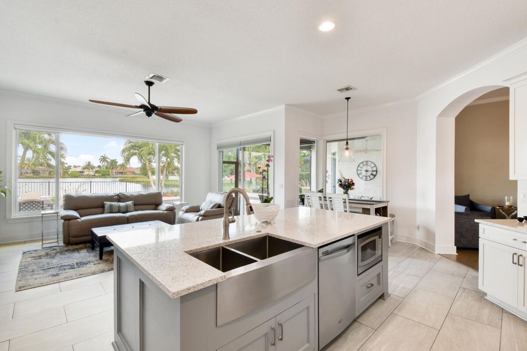 En Venta: $799,000 (3 camas, 2 baños, 2341 Pies cuadrados)