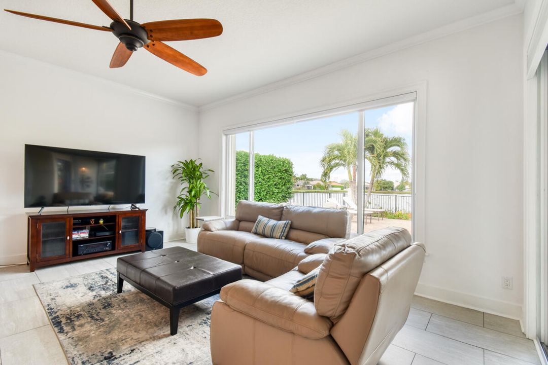 En Venta: $799,000 (3 camas, 2 baños, 2341 Pies cuadrados)