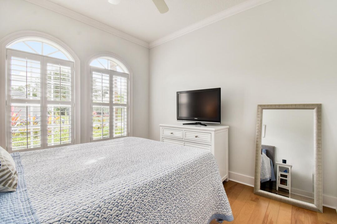 En Venta: $799,000 (3 camas, 2 baños, 2341 Pies cuadrados)