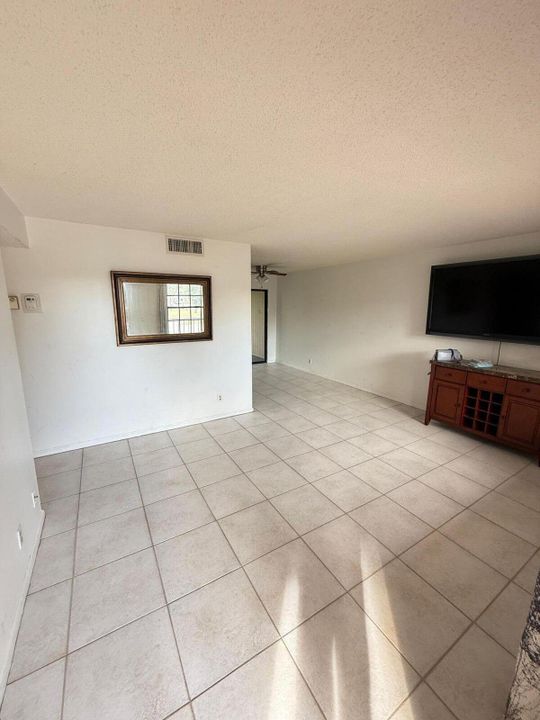 待售: $160,000 (2 贝兹, 2 浴室, 883 平方英尺)