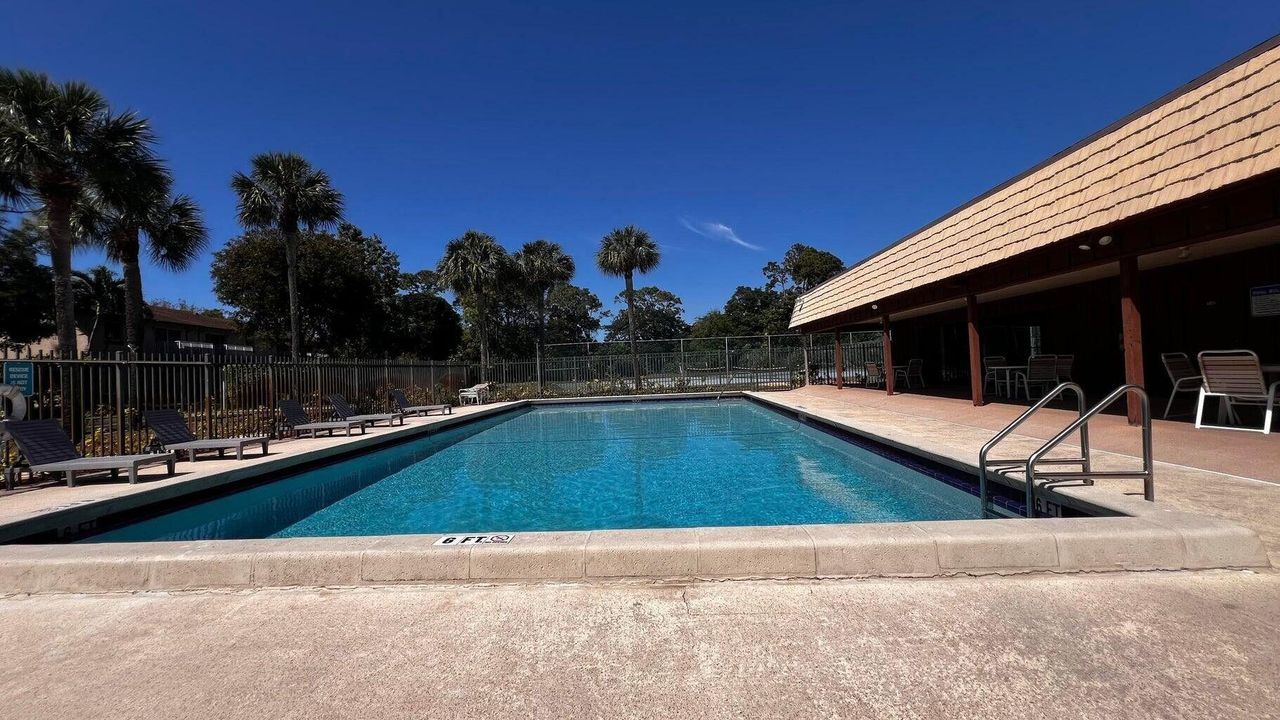 待售: $160,000 (2 贝兹, 2 浴室, 883 平方英尺)