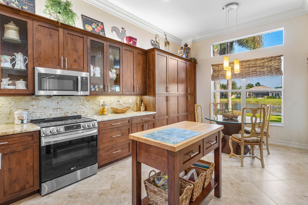 For Sale: $975,000 (4 beds, 3 baths, 2615 Square Feet)