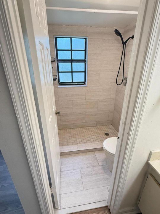 待售: $160,000 (2 贝兹, 2 浴室, 883 平方英尺)