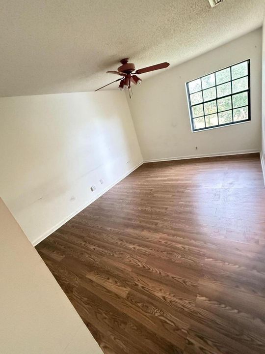 待售: $160,000 (2 贝兹, 2 浴室, 883 平方英尺)