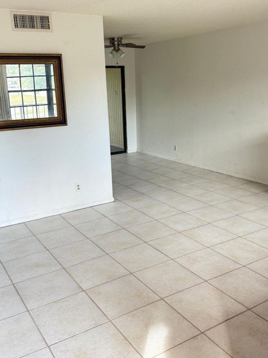 待售: $160,000 (2 贝兹, 2 浴室, 883 平方英尺)