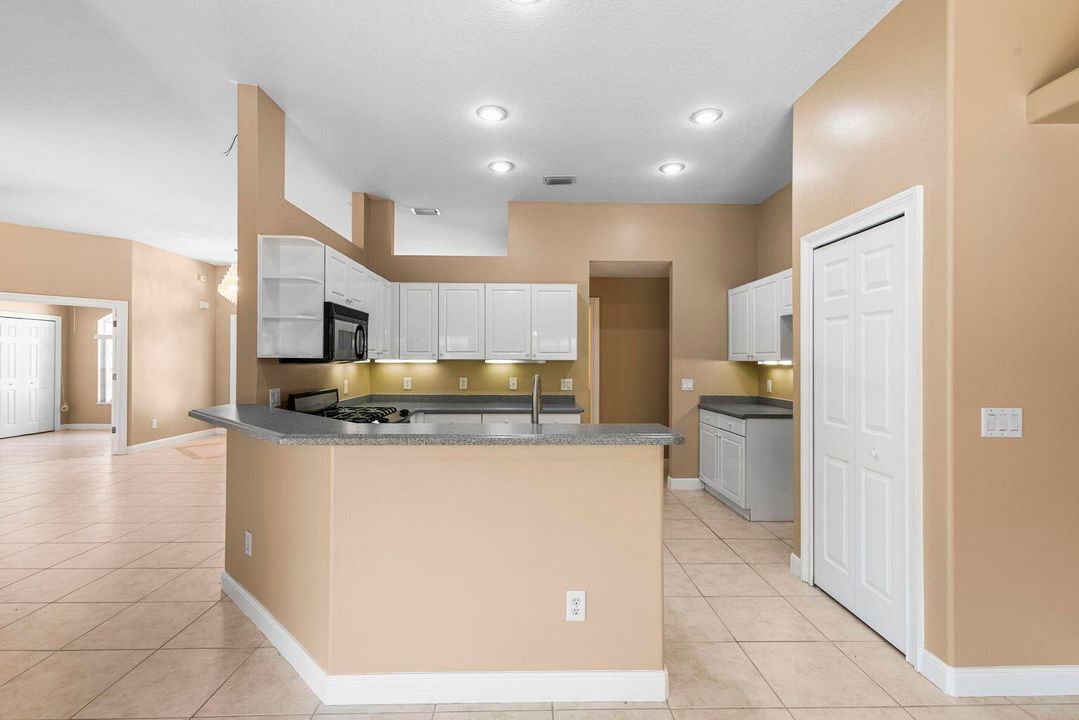 На продажу: $499,000 (3 спален, 2 ванн, 2163 Квадратных фут)