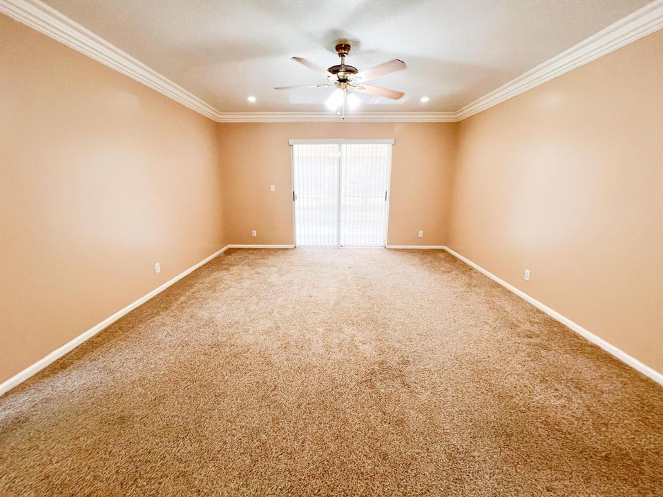 For Rent: $3,100 (3 beds, 2 baths, 1954 Square Feet)