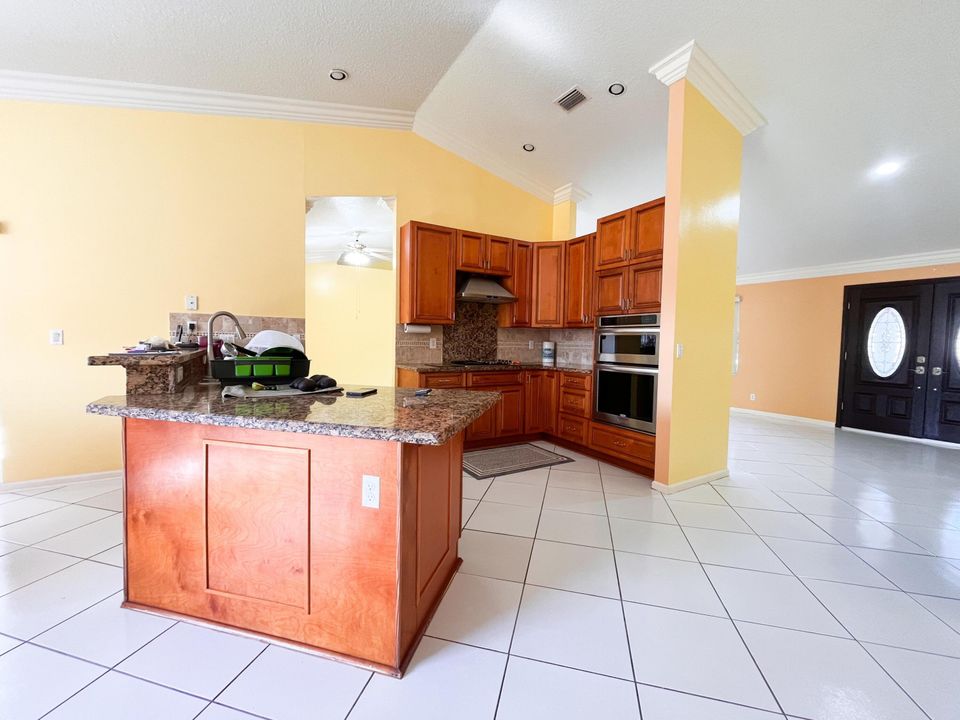 For Rent: $3,100 (3 beds, 2 baths, 1954 Square Feet)