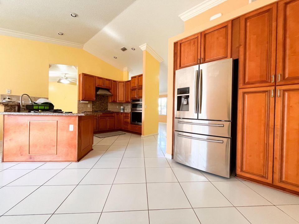 For Rent: $3,100 (3 beds, 2 baths, 1954 Square Feet)