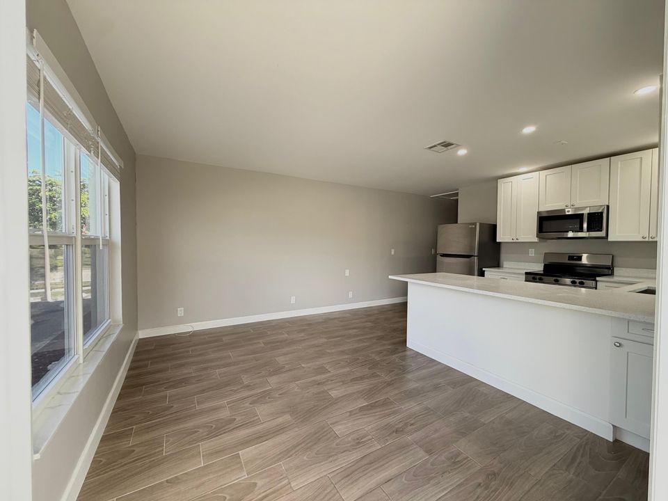 For Rent: $1,995 (3 beds, 1 baths, 900 Square Feet)