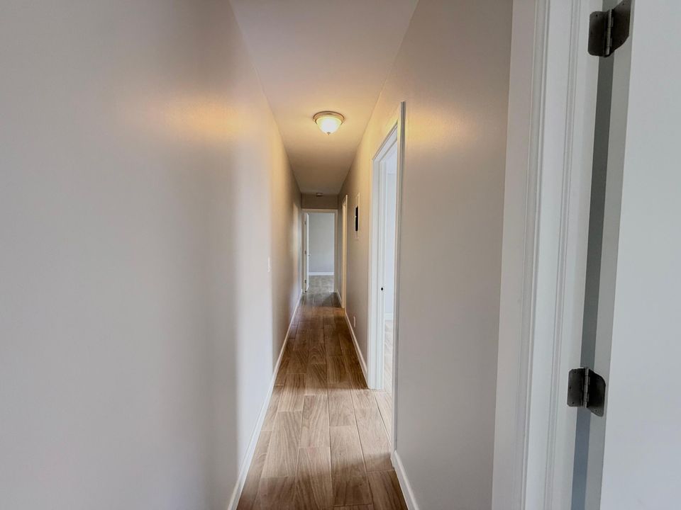 For Rent: $1,995 (3 beds, 1 baths, 900 Square Feet)