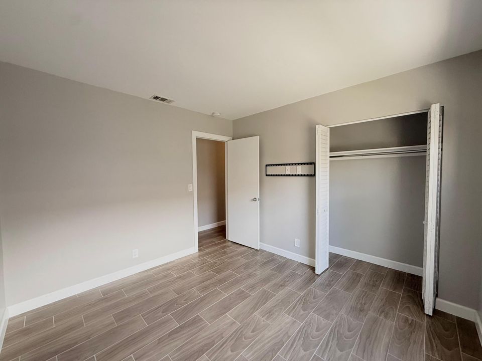 For Rent: $1,995 (3 beds, 1 baths, 900 Square Feet)