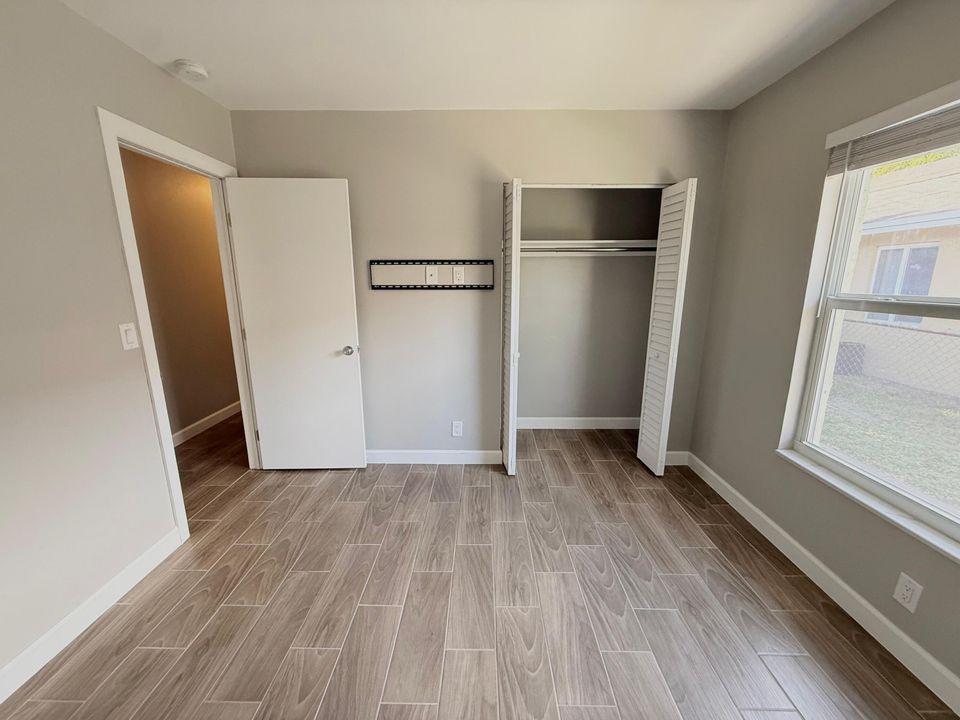 For Rent: $1,995 (3 beds, 1 baths, 900 Square Feet)